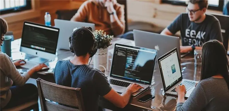 Custom Software Development Solutions – Square Root Solutions UK